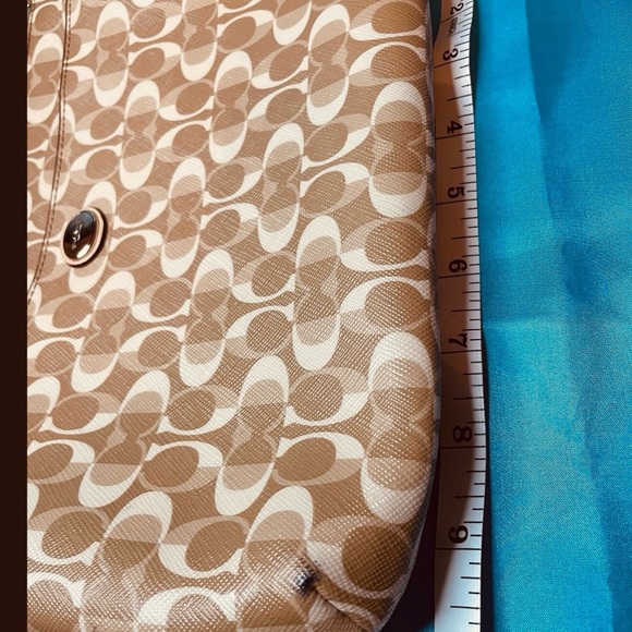 Coach Beige and White “Peyton Dream” Signature Shoulder Bag EUC - Picture 8 of 8